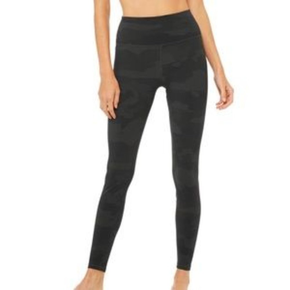 ALO YOGA • High-Waist Black Camo Vapor Legging